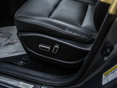 Серый Geely Emgrand X7 2019 года | VIN 330000