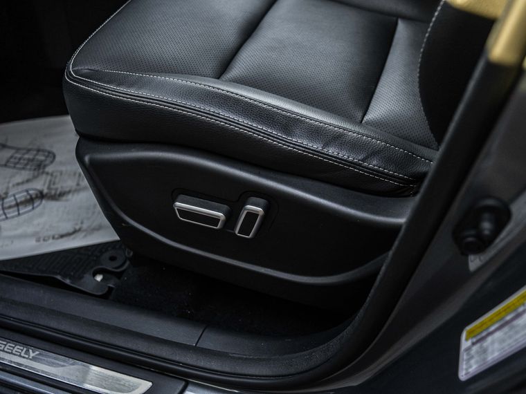 Серый Geely Emgrand X7 2019 года | VIN 330000