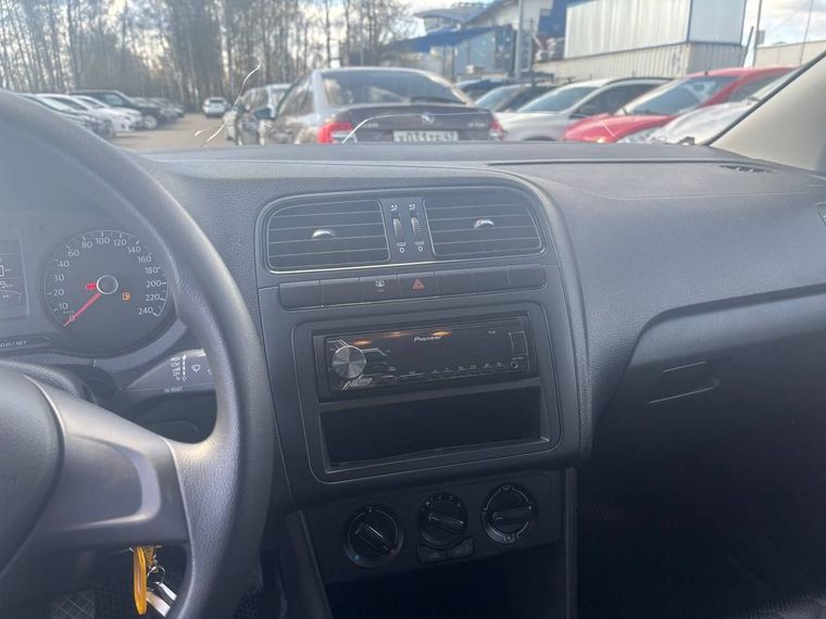 Volkswagen Polo 2016 года, 51 947 км - вид 10