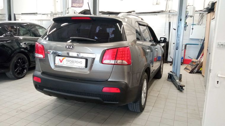 KIA Sorento 2011 года, 136 855 км - вид 3