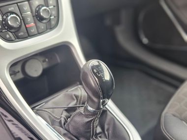 Opel Astra GTC 2013 года, 120 115 км - вид 10