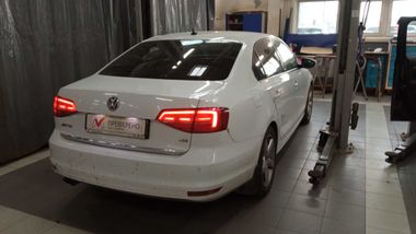 Volkswagen Jetta 2016 года, 187 968 км - вид 3