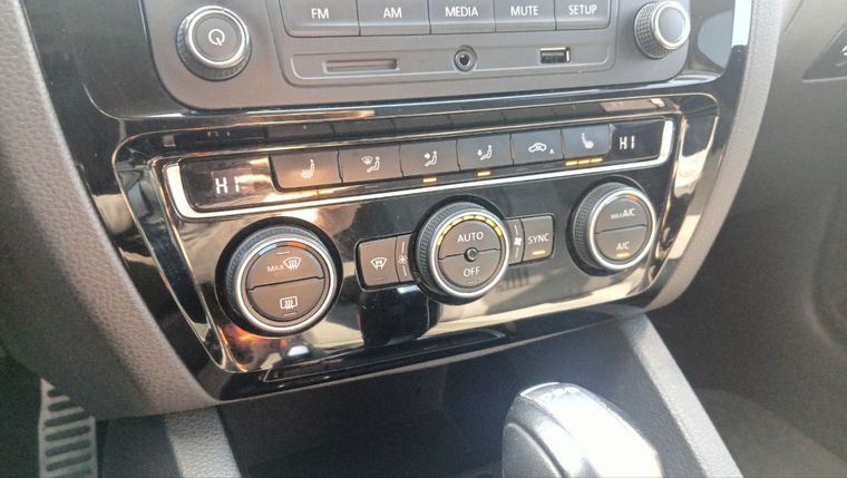 Volkswagen Jetta 2016 года, 187 968 км - вид 11