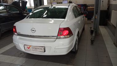Opel Astra 2011 года, 119 000 км - вид 3