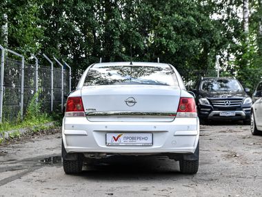 Opel Astra 2011 года, 119 000 км - вид 4