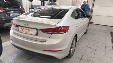 Hyundai Elantra 2017 года, 97 748 км - вид 3
