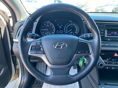 Hyundai Elantra 2017 года, 97 748 км - вид 9