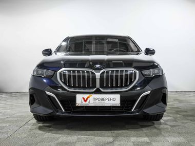 BMW 5 серия 2024 года, 7 439 км - вид 4