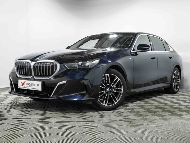 BMW 5 серия 2024 года, 7 439 км - вид 3