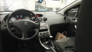 Peugeot 308 2010 года, 182 412 км - вид 5