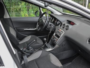 Peugeot 308 2010 года, 182 412 км - вид 13