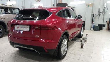 Jaguar E-Pace 2018 года, 151 522 км - вид 3