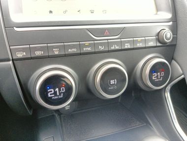 Jaguar E-Pace 2018 года, 151 522 км - вид 12