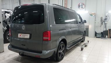 Volkswagen Multivan 2010 года, 150 718 км - вид 4