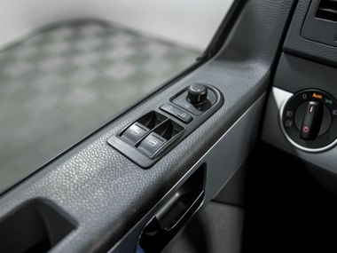 Volkswagen Multivan 2010 года, 150 718 км - вид 12