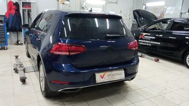 Volkswagen Golf 2018 года, 46 758 км - вид 4