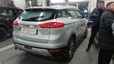 Geely Atlas 2018 года, 70 000 км - вид 3
