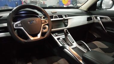 Geely Atlas 2018 года, 70 000 км - вид 5