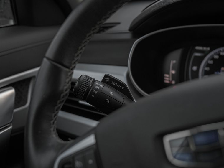 Geely Atlas 2018 года, 70 000 км - вид 6