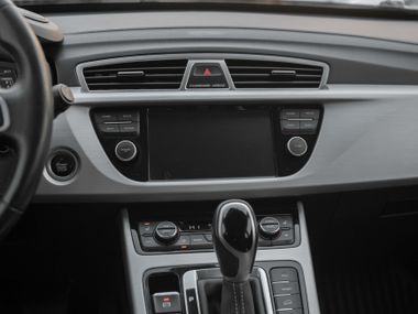 Geely Atlas 2018 года, 70 000 км - вид 9