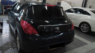 Peugeot 308 2011 года, 159 087 км - вид 4