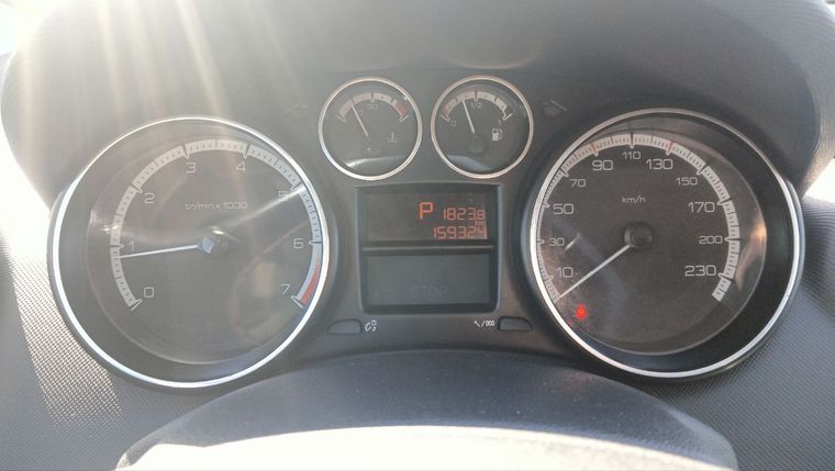 Peugeot 308 2011 года, 159 087 км - вид 8