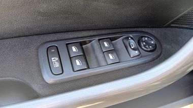 Peugeot 308 2011 года, 159 087 км - вид 13