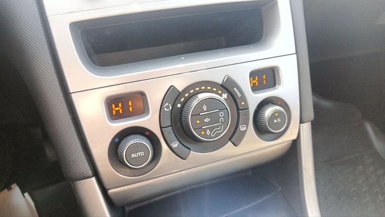 Peugeot 308 2011 года, 159 087 км - вид 11