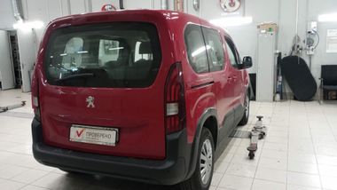 Peugeot Rifter 2019 года, 121 626 км - вид 3