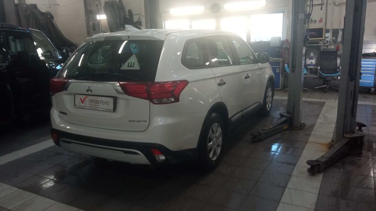 Mitsubishi Outlander 2019 года, 113 128 км - вид 3