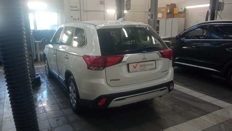 Mitsubishi Outlander 2019 года, 113 128 км - вид 4