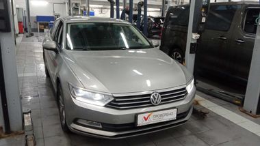 Volkswagen Passat 2016 года, 153 533 км - вид 3