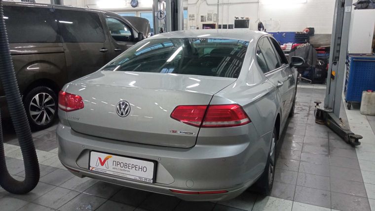 Volkswagen Passat 2016 года, 153 533 км - вид 3