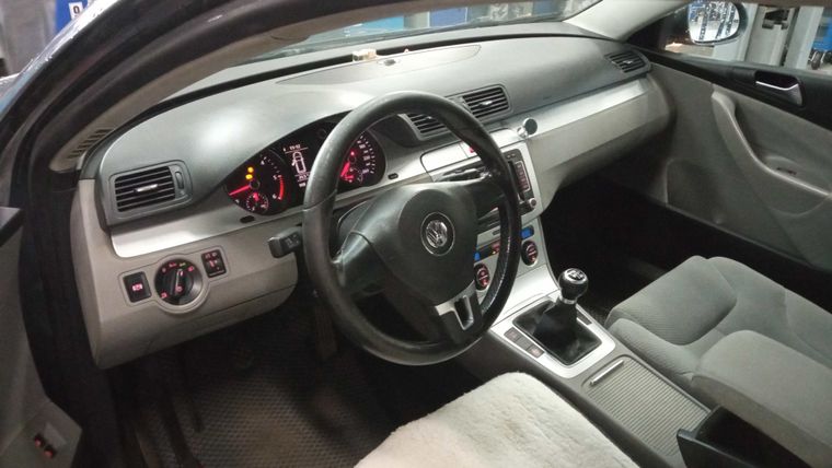 Volkswagen Passat 2009 года, 323 018 км - вид 5