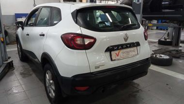 Renault Kaptur 2017 года, 75 655 км - вид 4