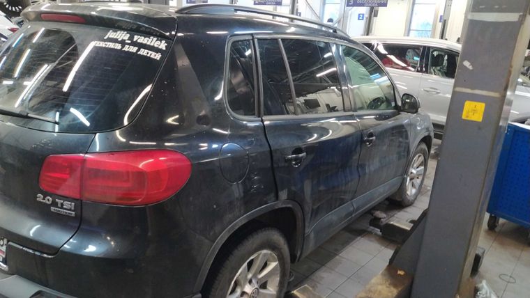 Volkswagen Tiguan 2013 года, 201 673 км - вид 3