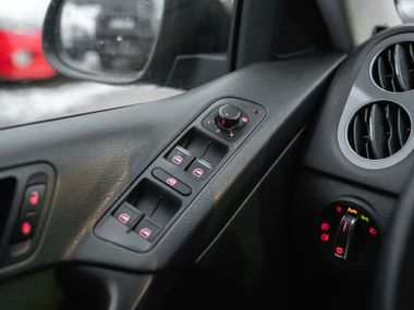 Volkswagen Tiguan 2013 года, 201 673 км - вид 10