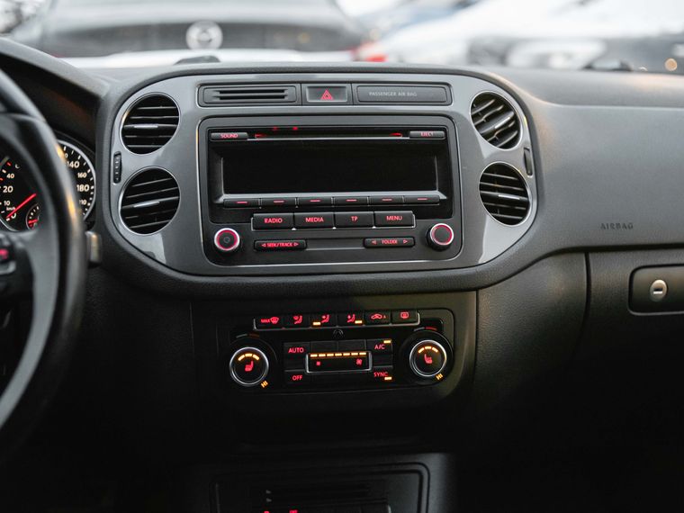 Volkswagen Tiguan 2013 года, 201 673 км - вид 8