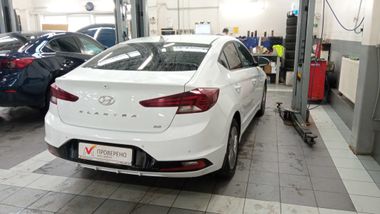 Hyundai Elantra 2019 года, 73 887 км - вид 3