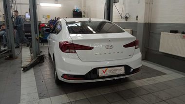 Hyundai Elantra 2019 года, 73 887 км - вид 4