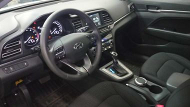Hyundai Elantra 2019 года, 73 887 км - вид 5