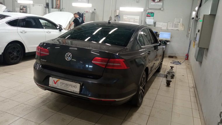 Volkswagen Passat 2018 года, 173 175 км - вид 3