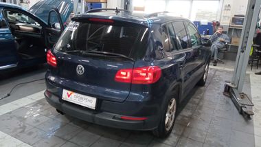 Volkswagen Tiguan 2014 года, 289 323 км - вид 4