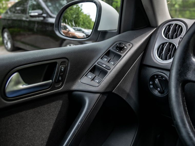 Volkswagen Tiguan 2010 года, 265 739 км - вид 10