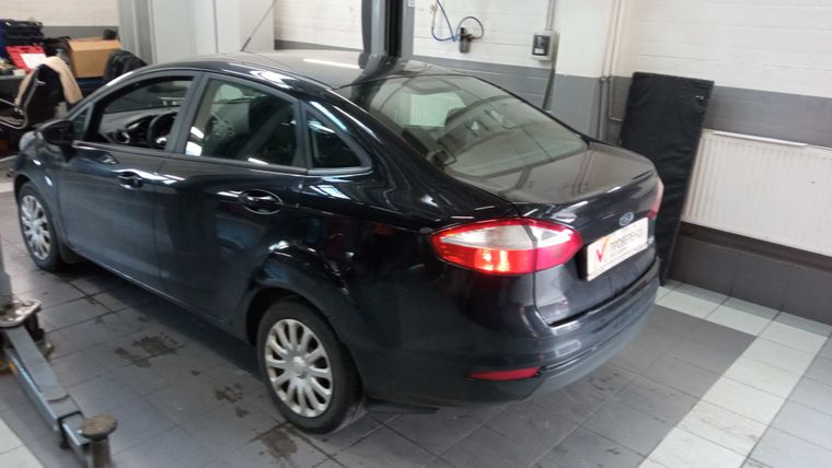 Ford Fiesta 2015 года, 145 346 км - вид 4