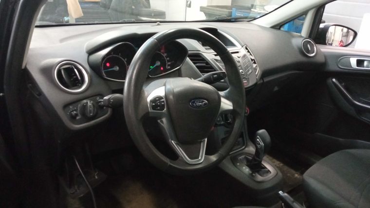 Ford Fiesta 2015 года, 145 346 км - вид 5