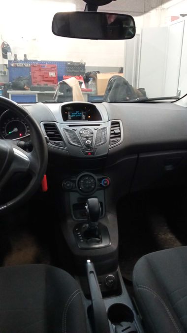 Ford Fiesta 2015 года, 145 346 км - вид 9