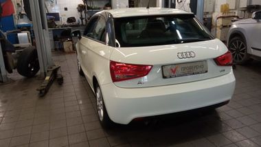 Audi A1 2011 года, 104 815 км - вид 4