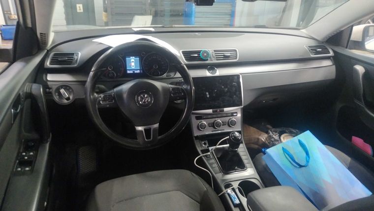 Volkswagen Passat 2013 года, 248 000 км - вид 5