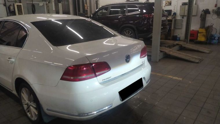 Volkswagen Passat 2013 года, 248 000 км - вид 4